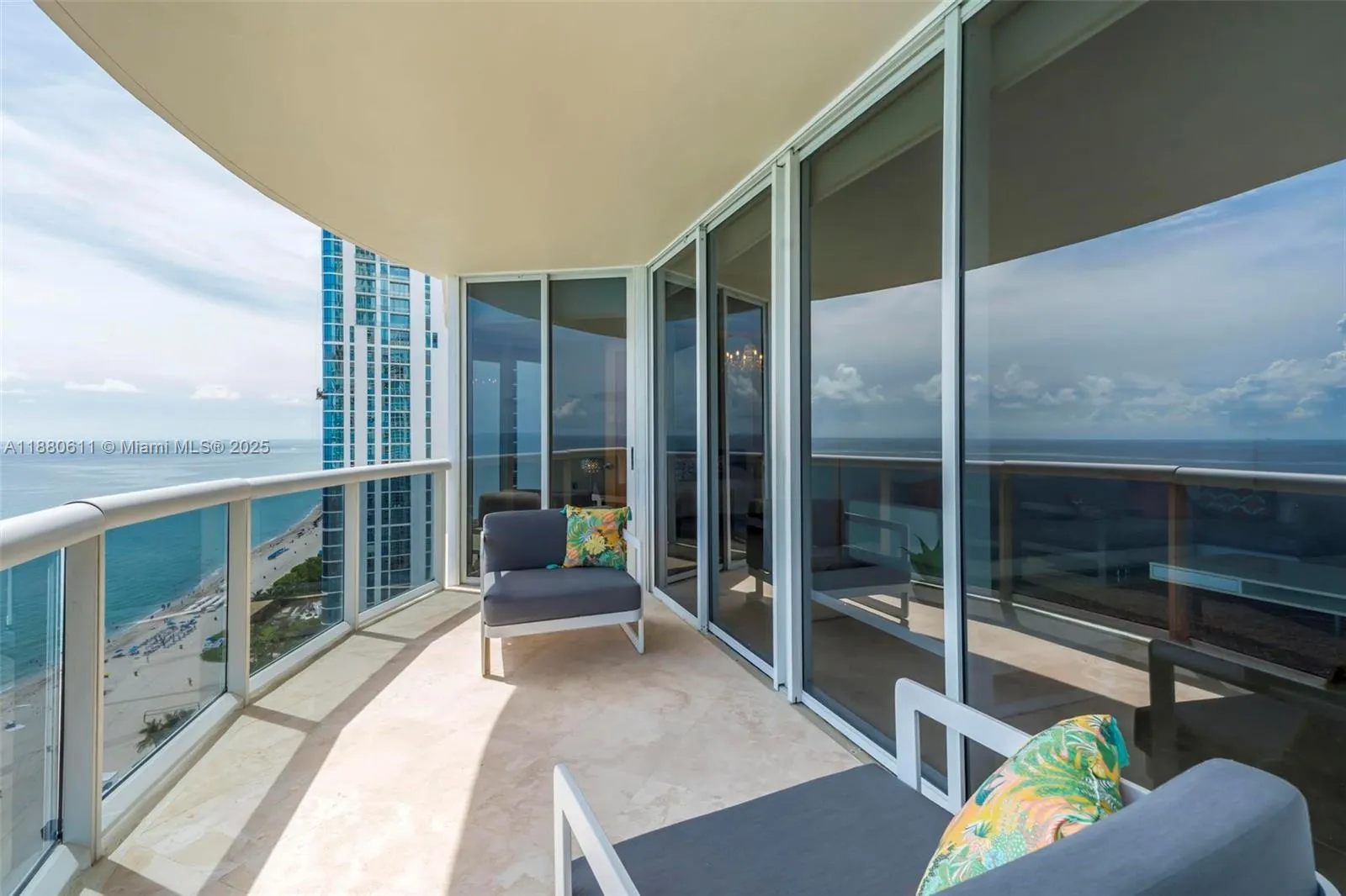 17555 Collins Ave, #UP-7