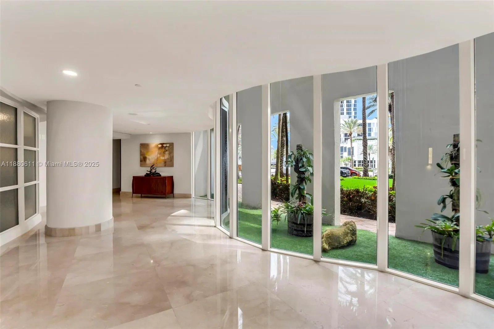 17555 Collins Ave, #UP-7