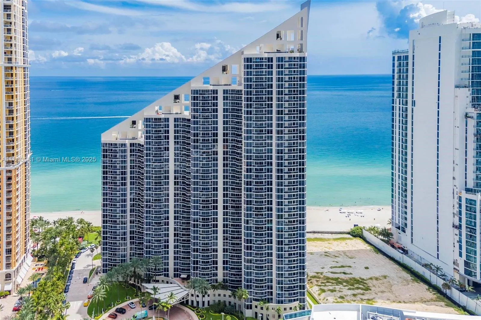 17555 Collins Ave, #UP-7