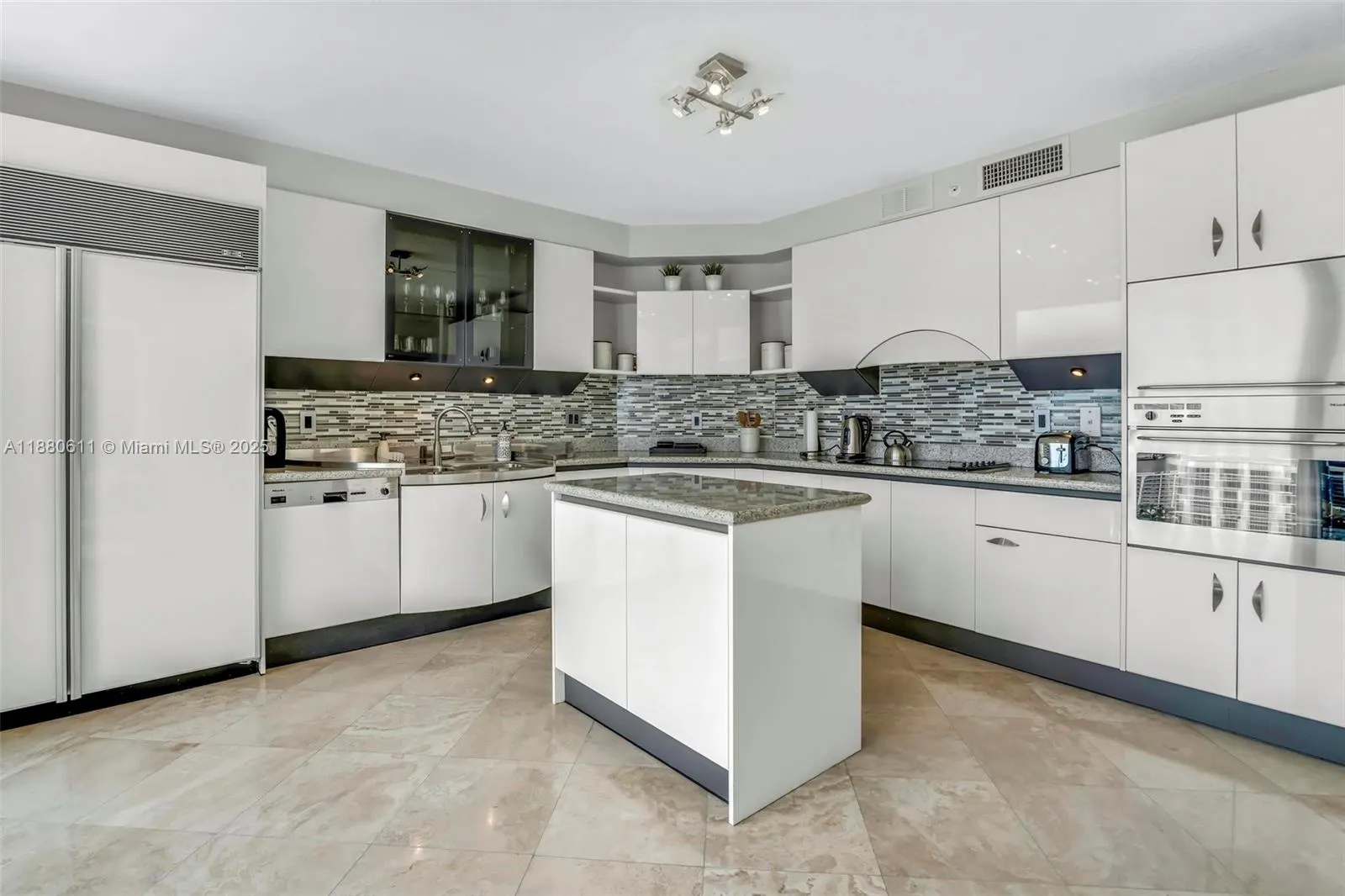 17555 Collins Ave, #UP-7