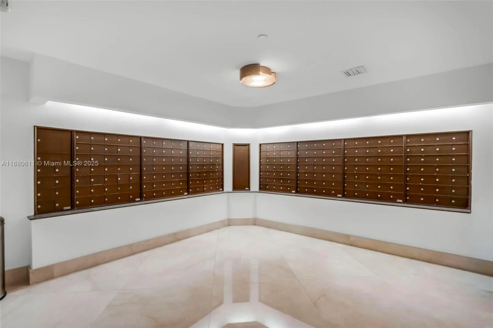17555 Collins Ave, #UP-7