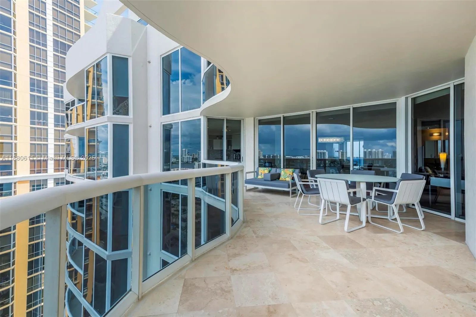 17555 Collins Ave, #UP-7