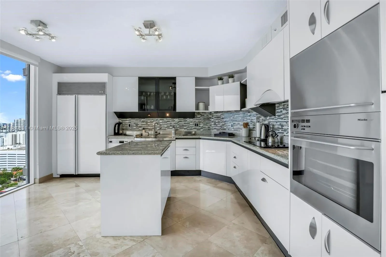 17555 Collins Ave, #UP-7