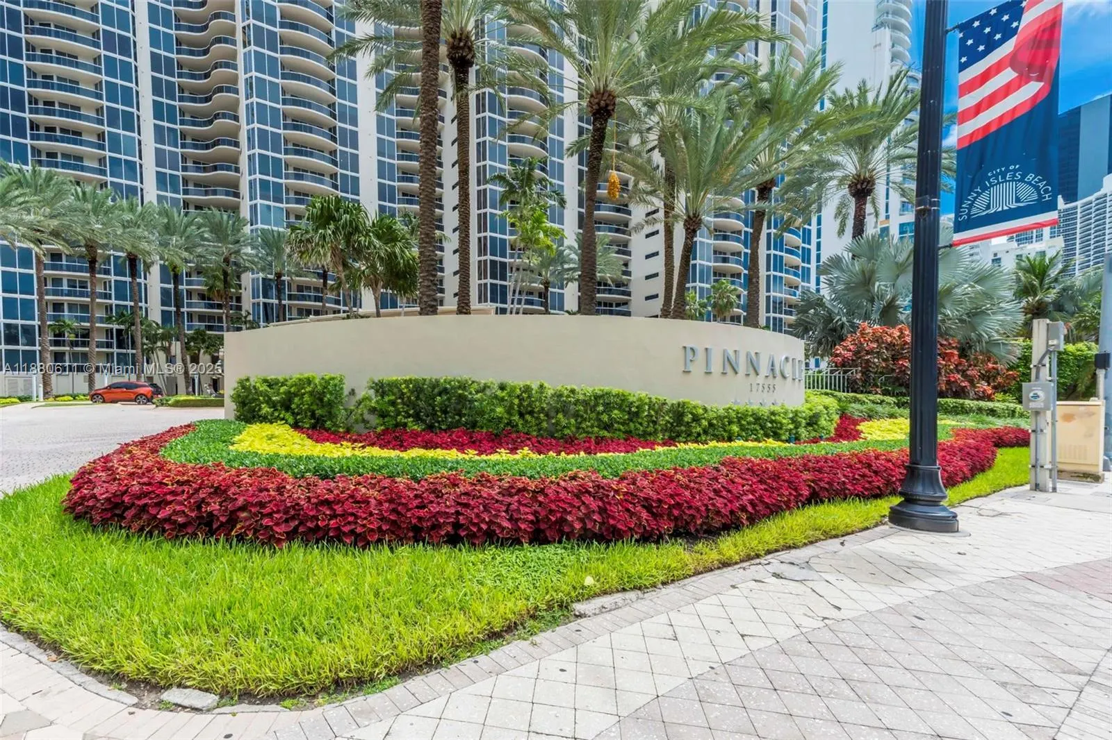 17555 Collins Ave, #UP-7