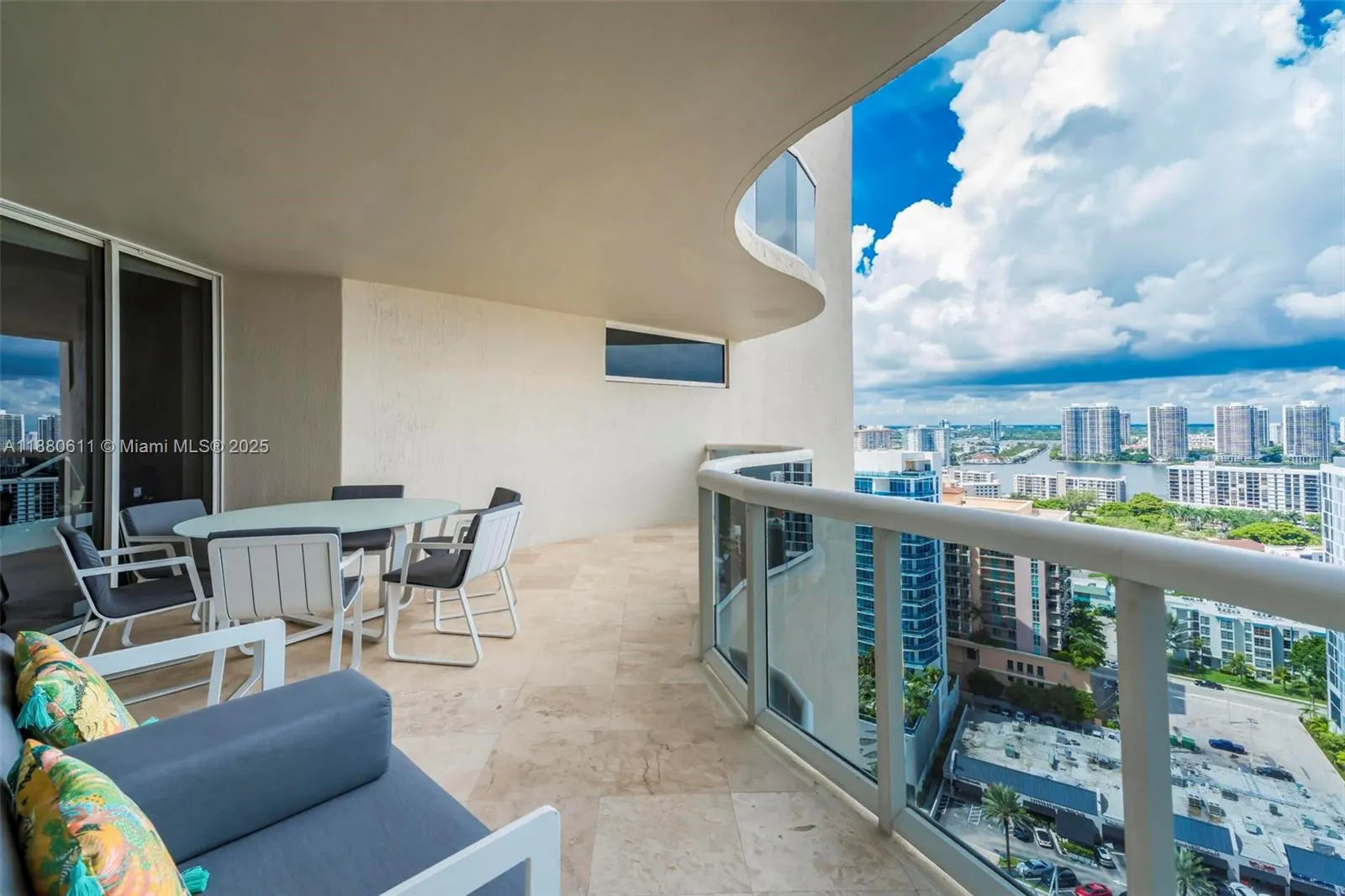 17555 Collins Ave, #UP-7
