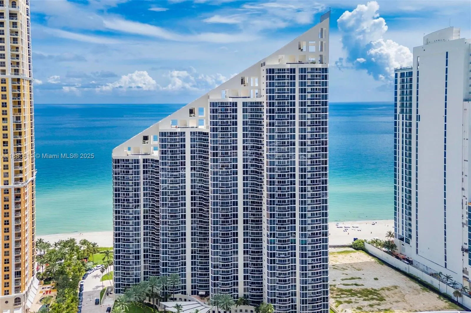 17555 Collins Ave, #UP-7