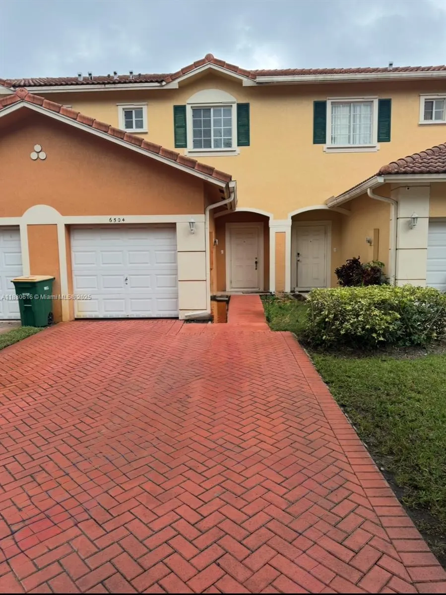 6504 Catalina Ln