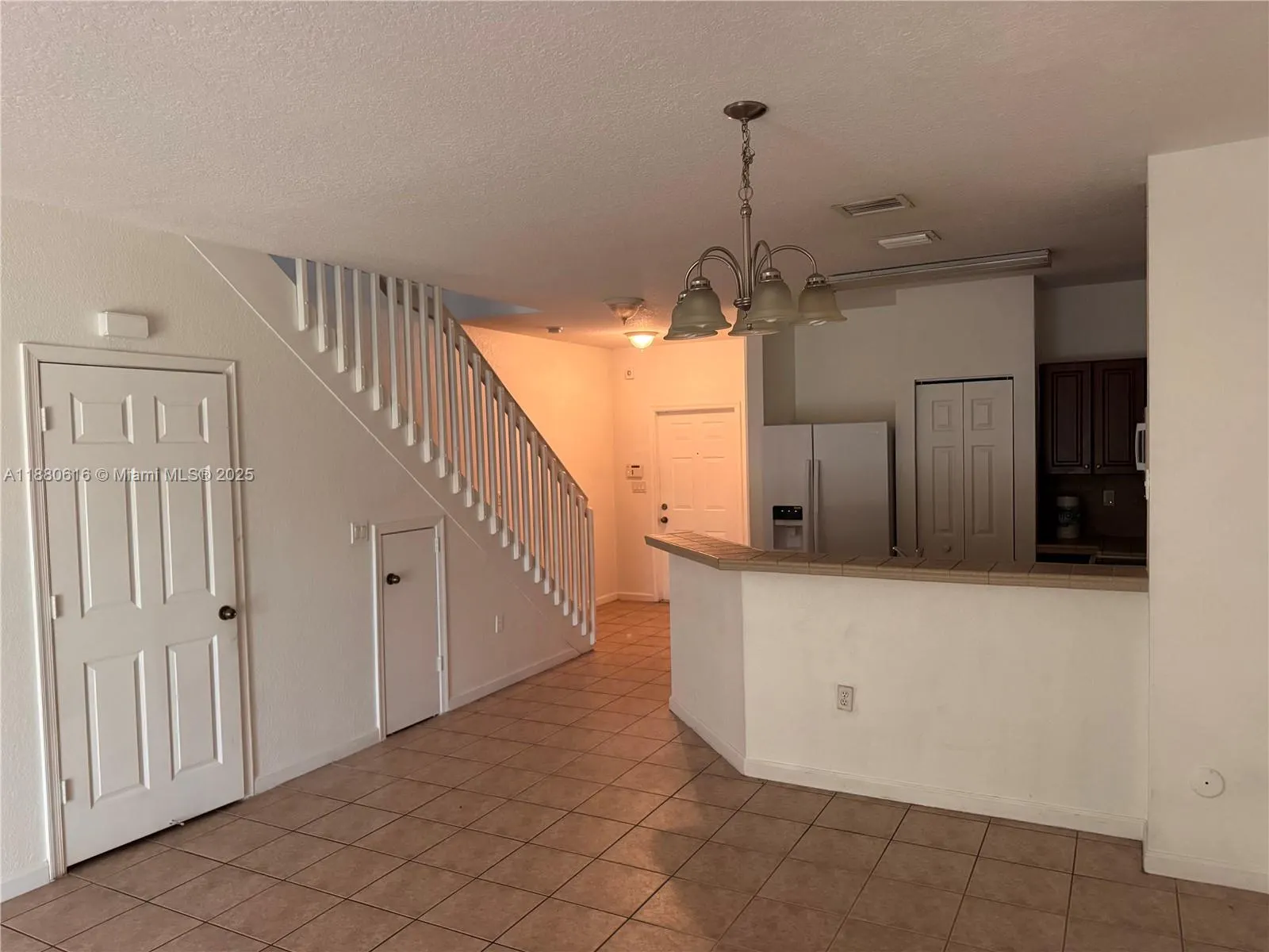 6504 Catalina Ln