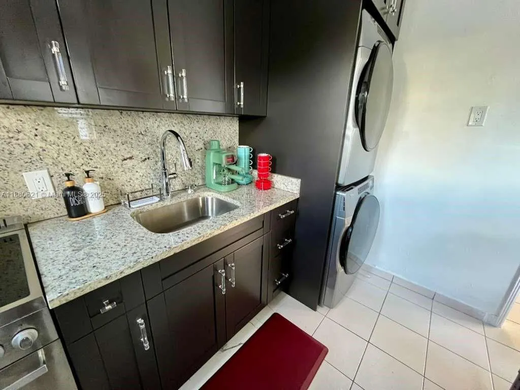 935 SW 11th Ave, #up