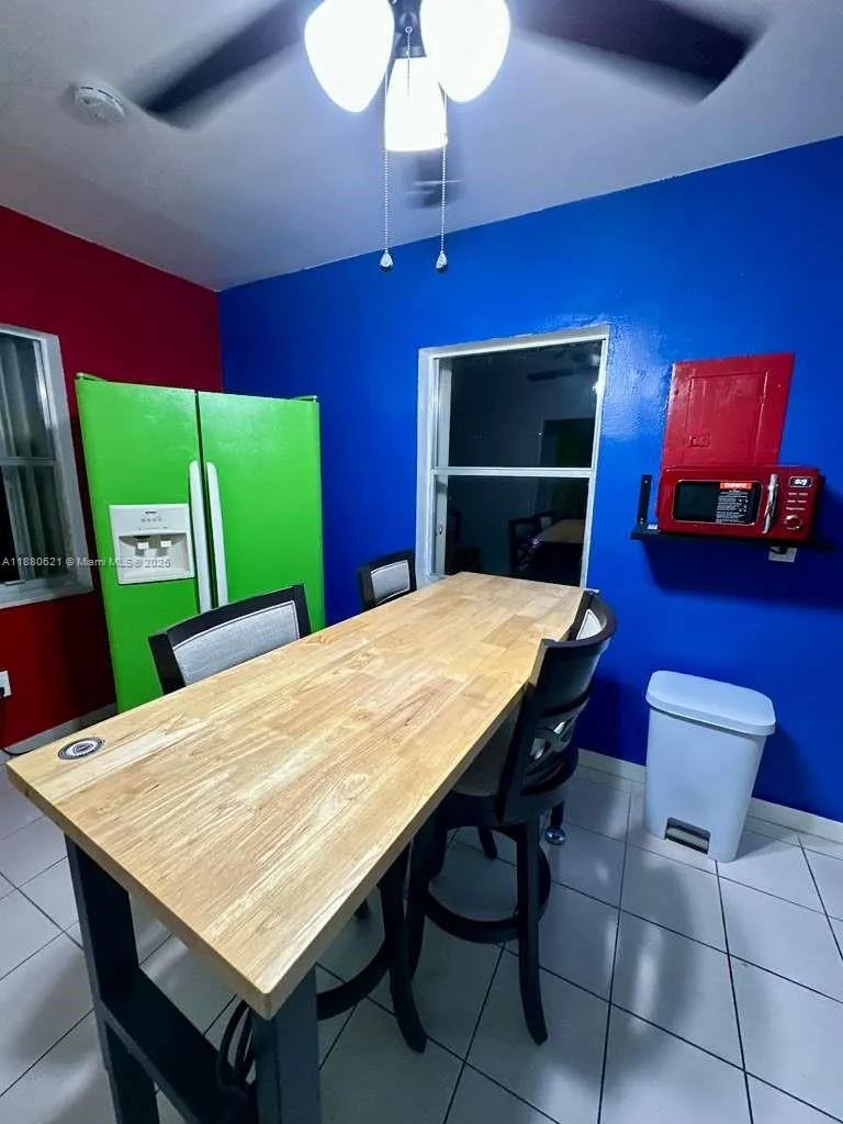 935 SW 11th Ave, #up