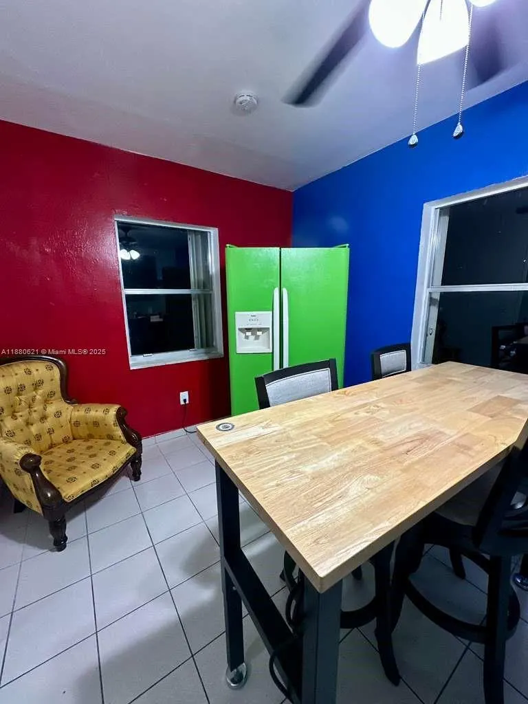 935 SW 11th Ave, #up