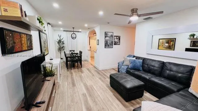 281 Lafayette Dr