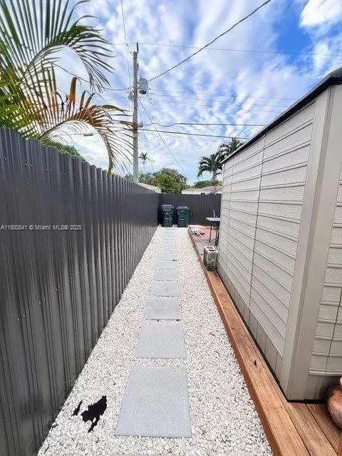 281 Lafayette Dr