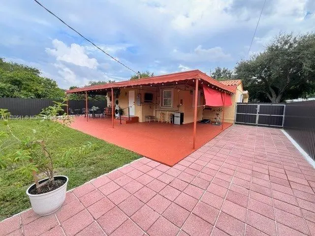281 Lafayette Dr