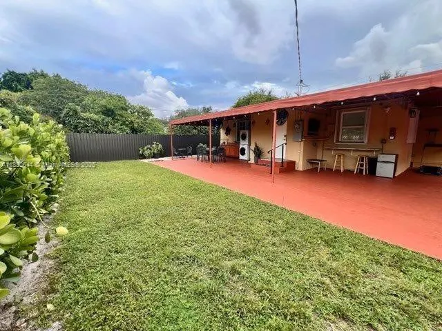 281 Lafayette Dr