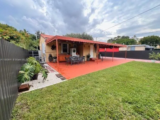 281 Lafayette Dr