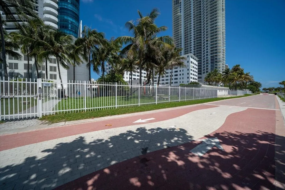 6301 Collins Ave, #2307