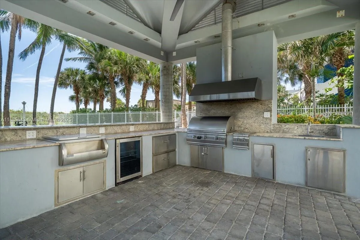 6301 Collins Ave, #2307