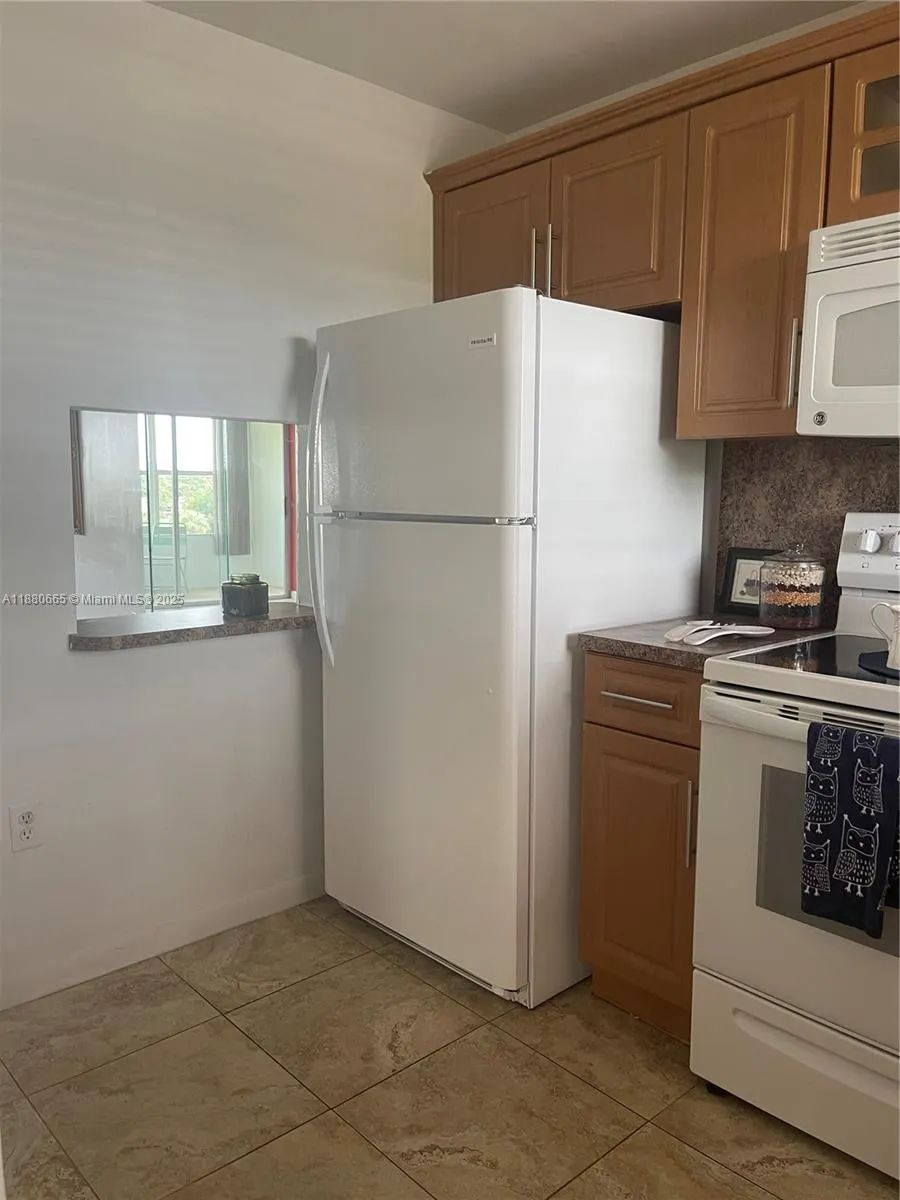 8345 Sunrise Lakes Blvd, #309