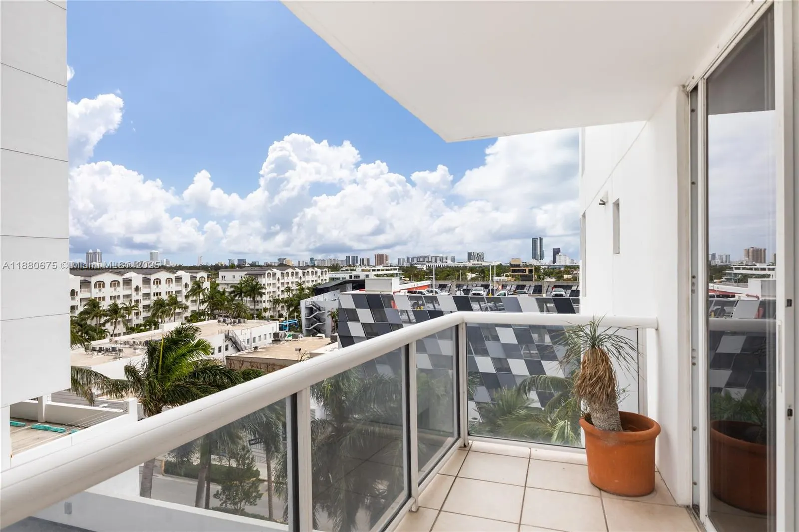 1800 Sunset Harbour Dr, #815