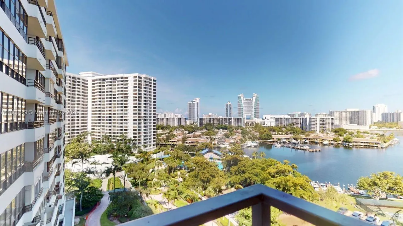 500 Three Islands Blvd, #822