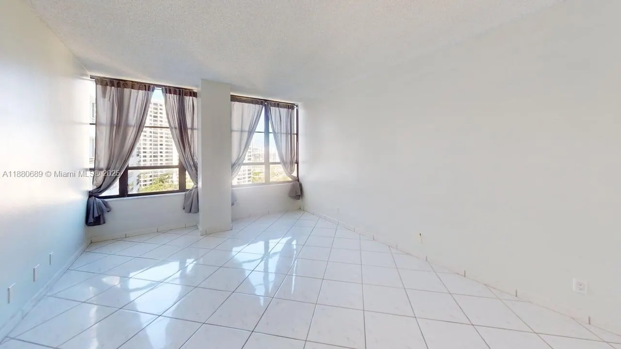 500 Three Islands Blvd, #822