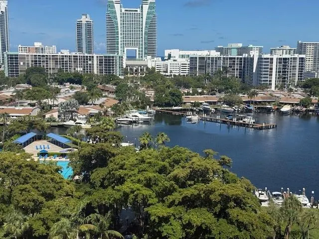 500 Three Islands Blvd, #822