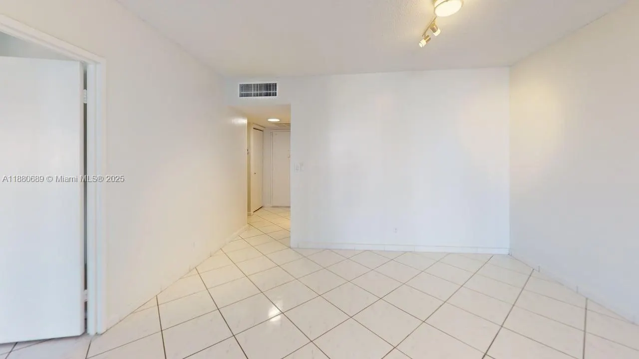 500 Three Islands Blvd, #822