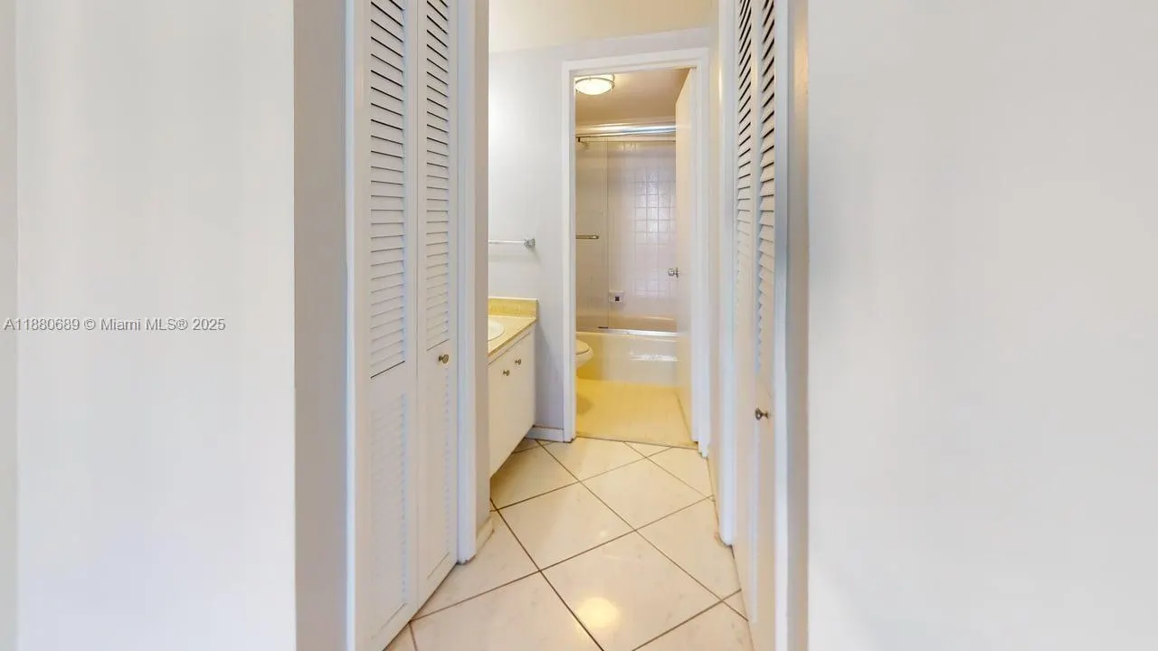 500 Three Islands Blvd, #822