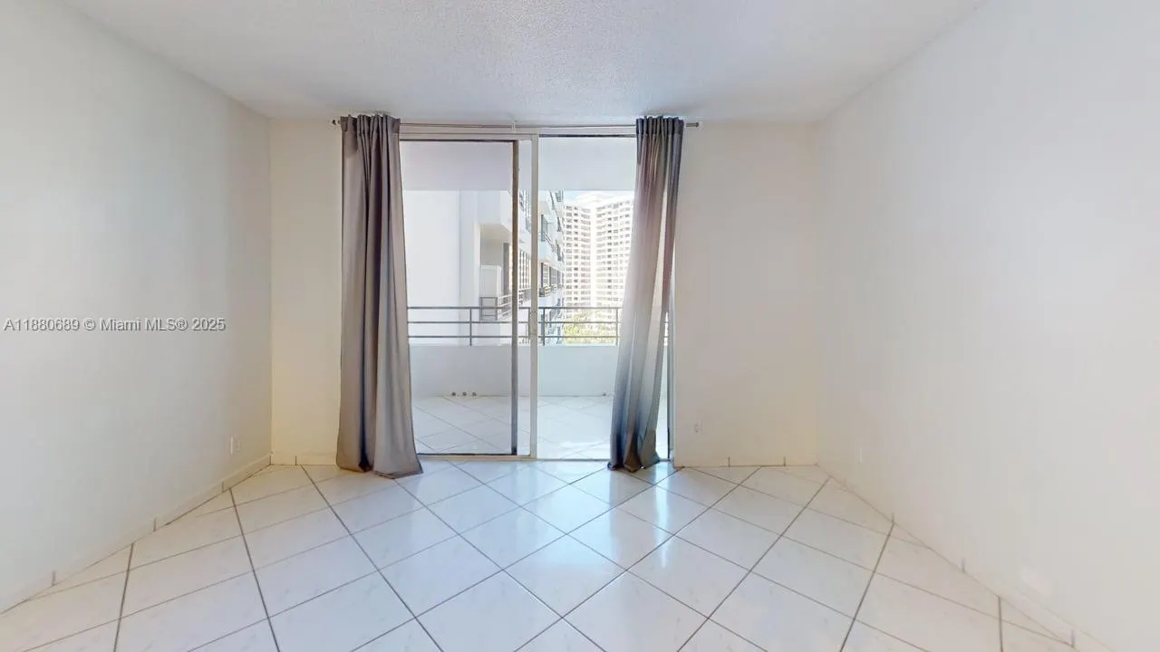 500 Three Islands Blvd, #822