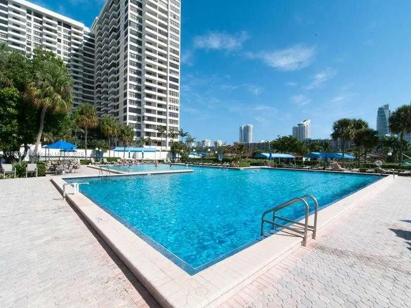 500 Three Islands Blvd, #822