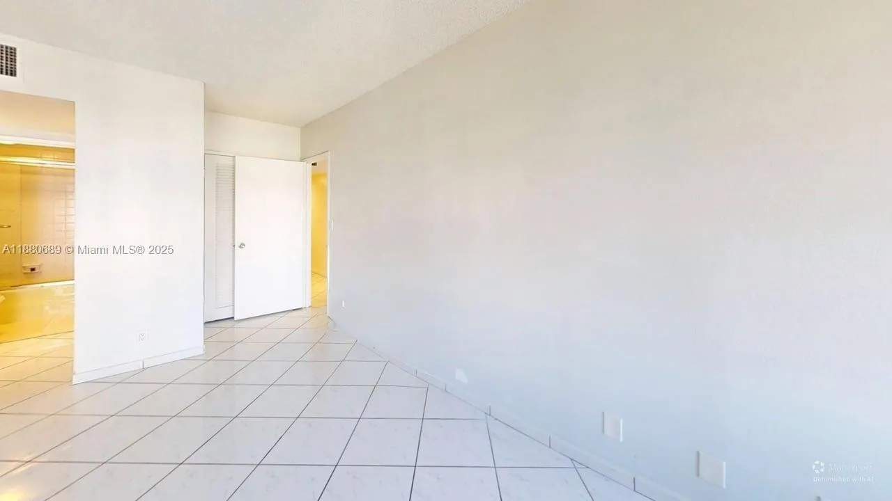 500 Three Islands Blvd, #822