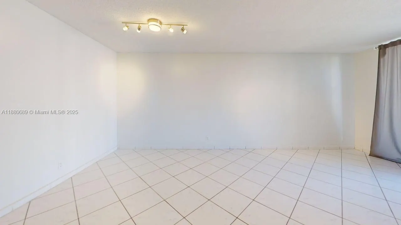 500 Three Islands Blvd, #822