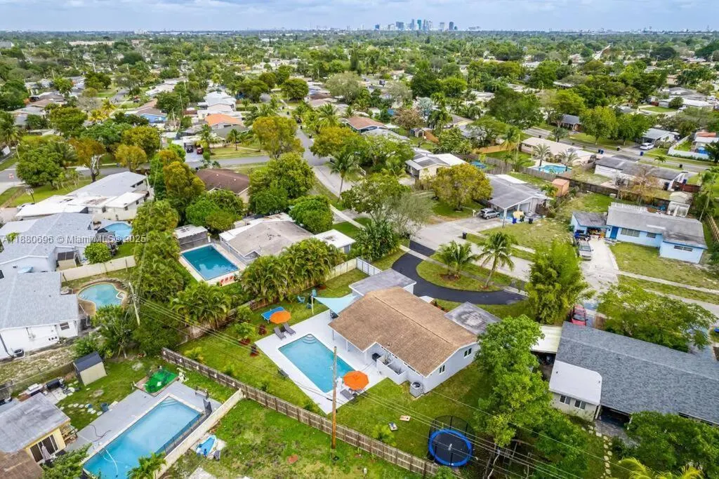 2041 SW 37th Ter