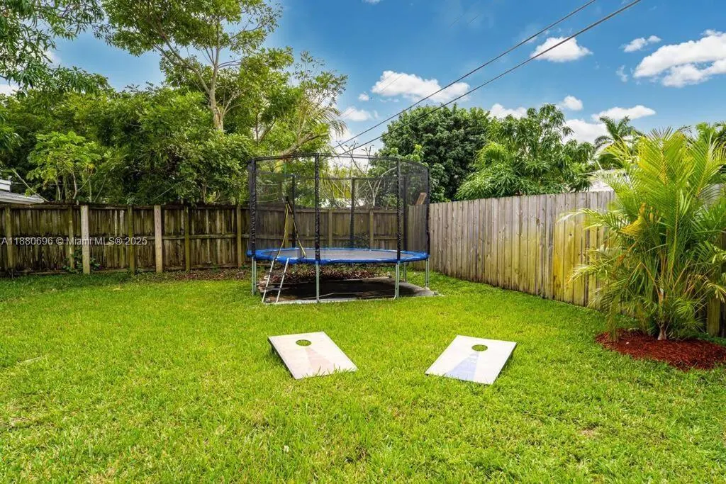 2041 SW 37th Ter
