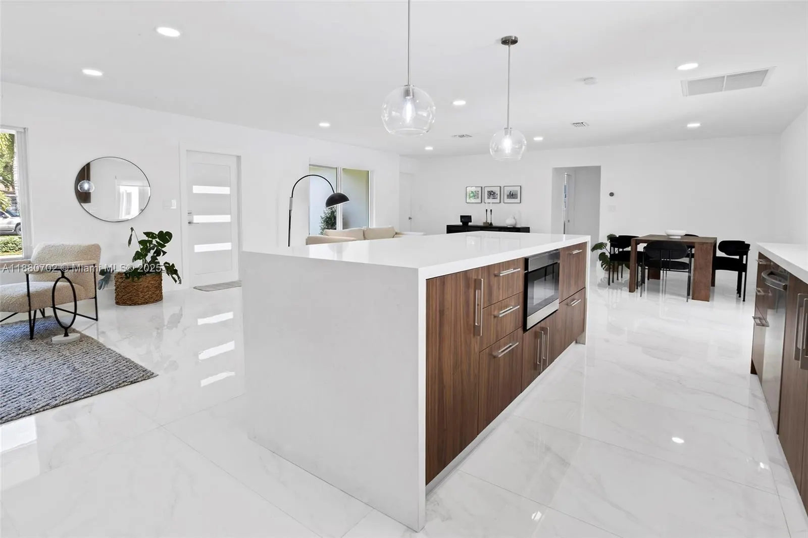 1720 N 50th Ave