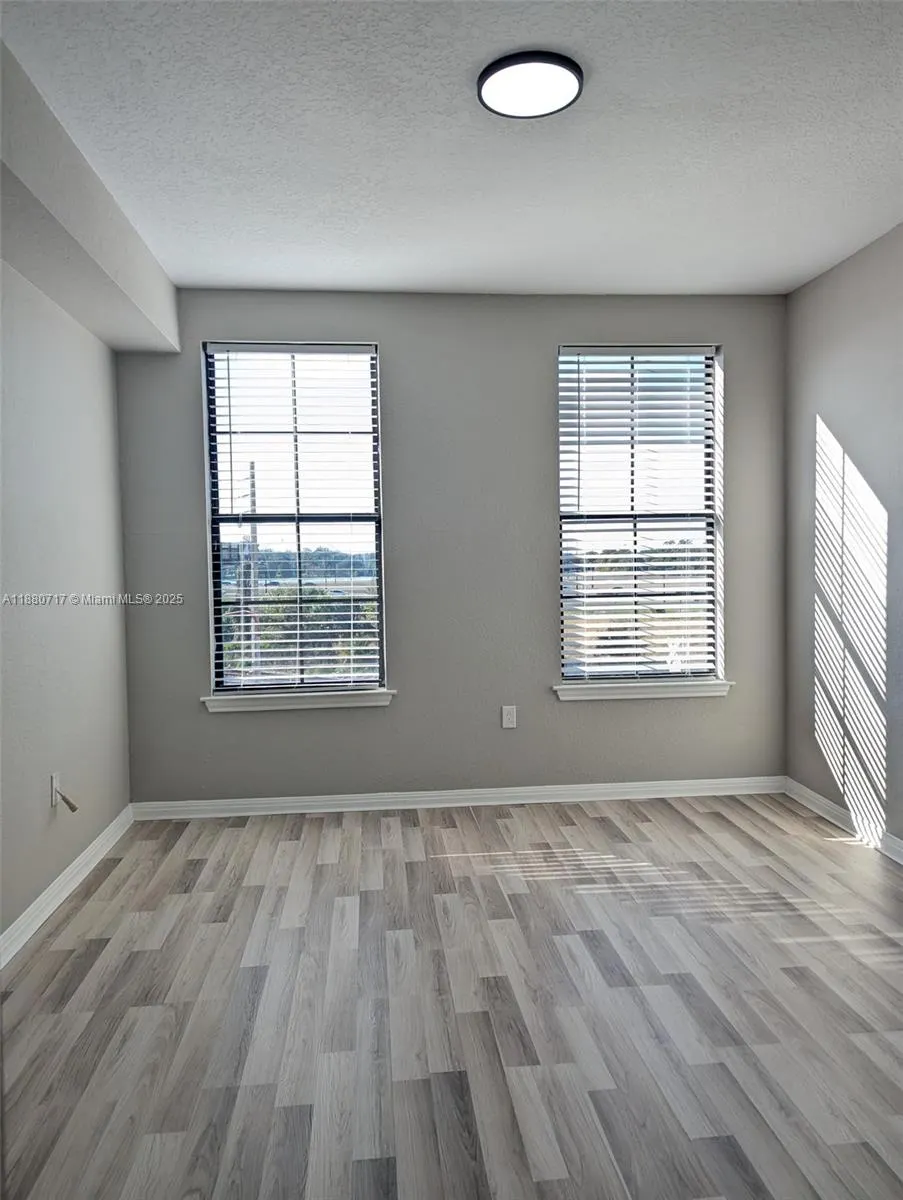 911 N Orange Ave, #333