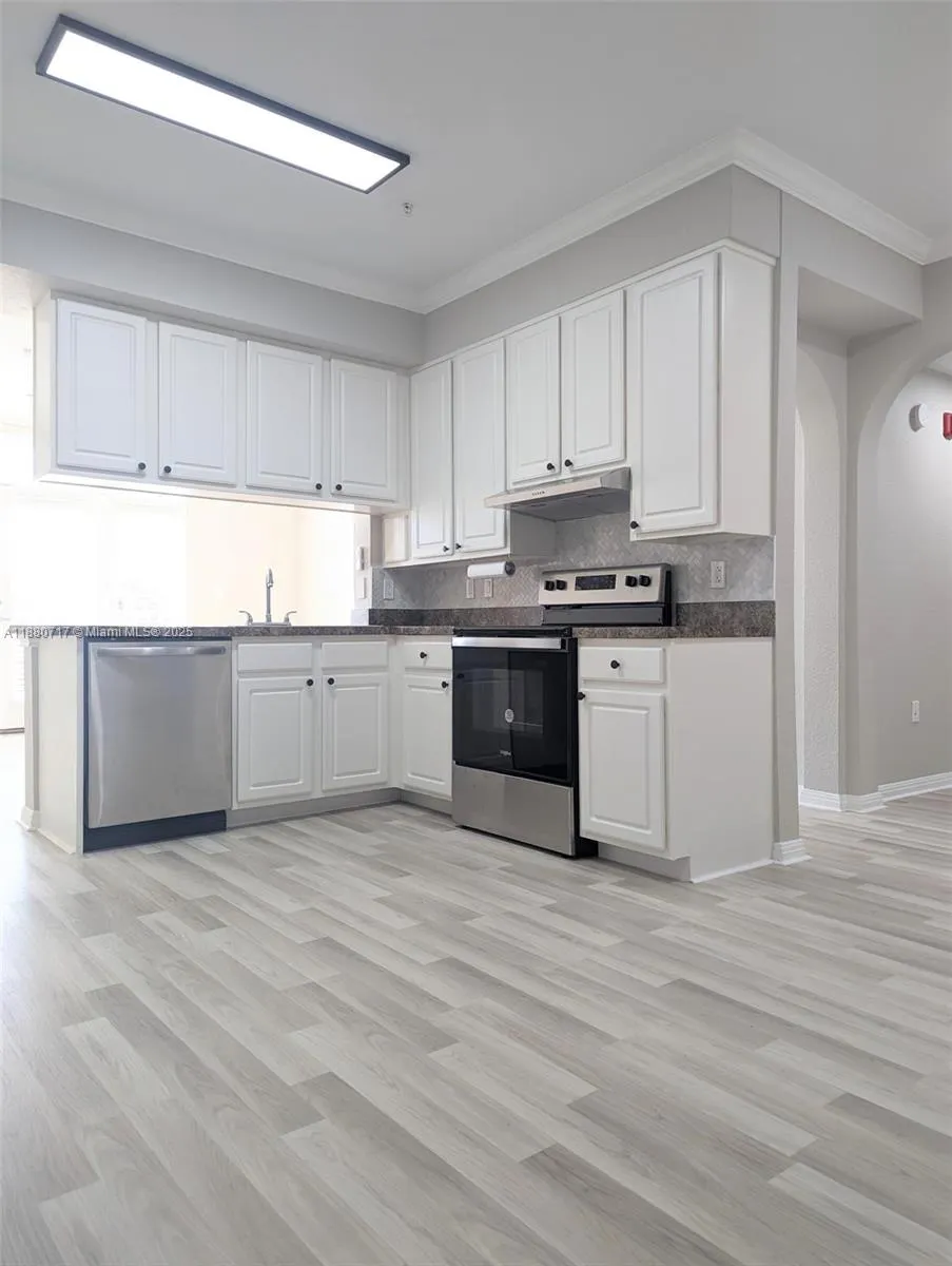 911 N Orange Ave, #333