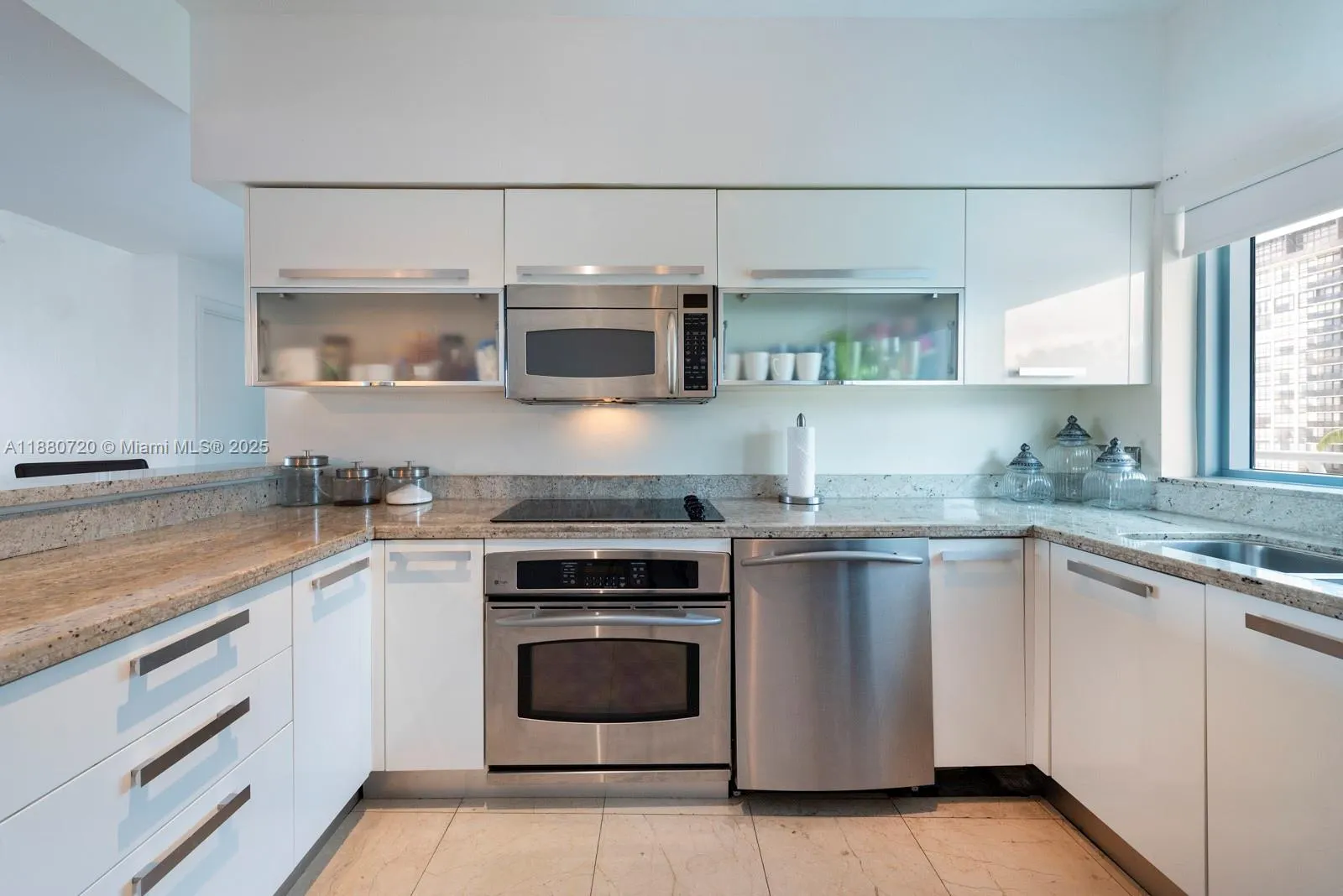 601 NE 36th St, #803