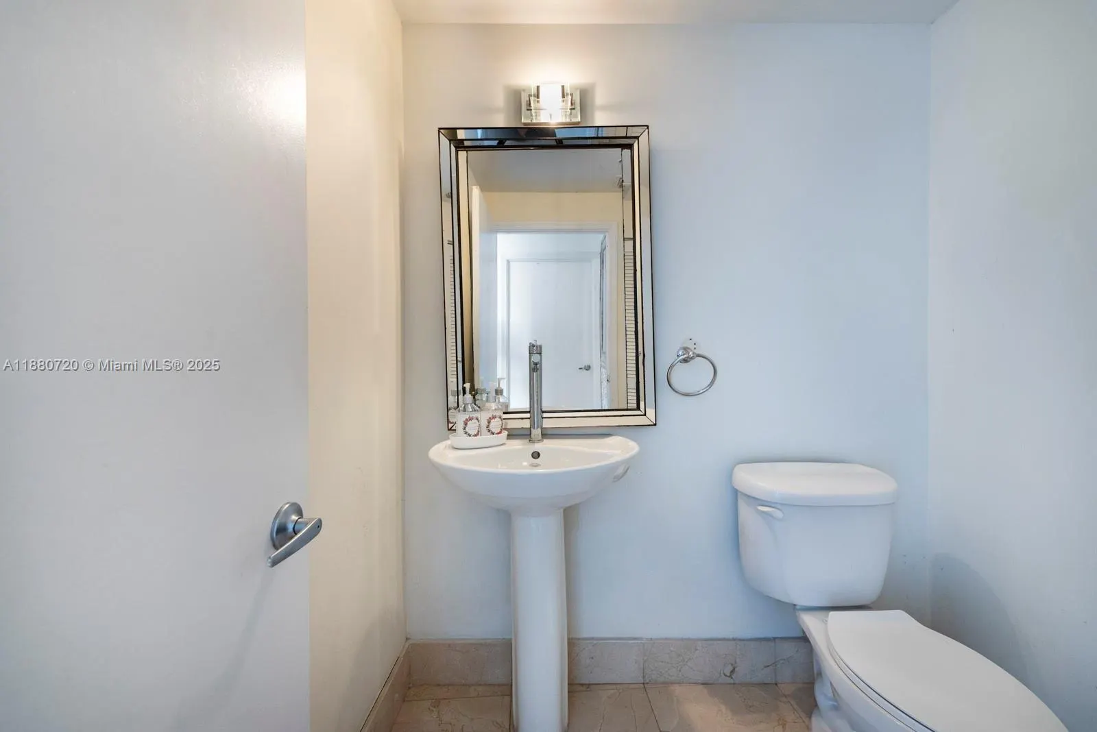 601 NE 36th St, #803