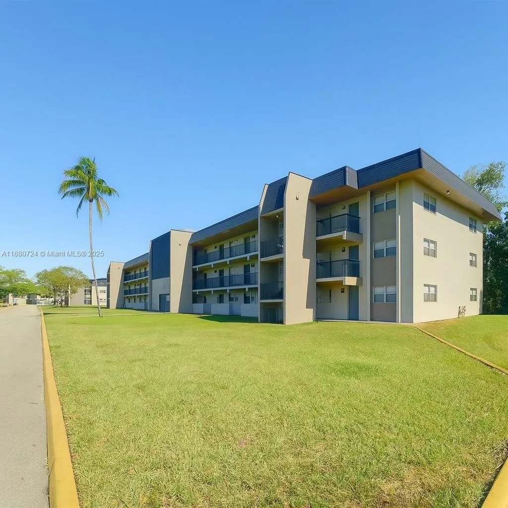 7825 Fairview Dr, #106