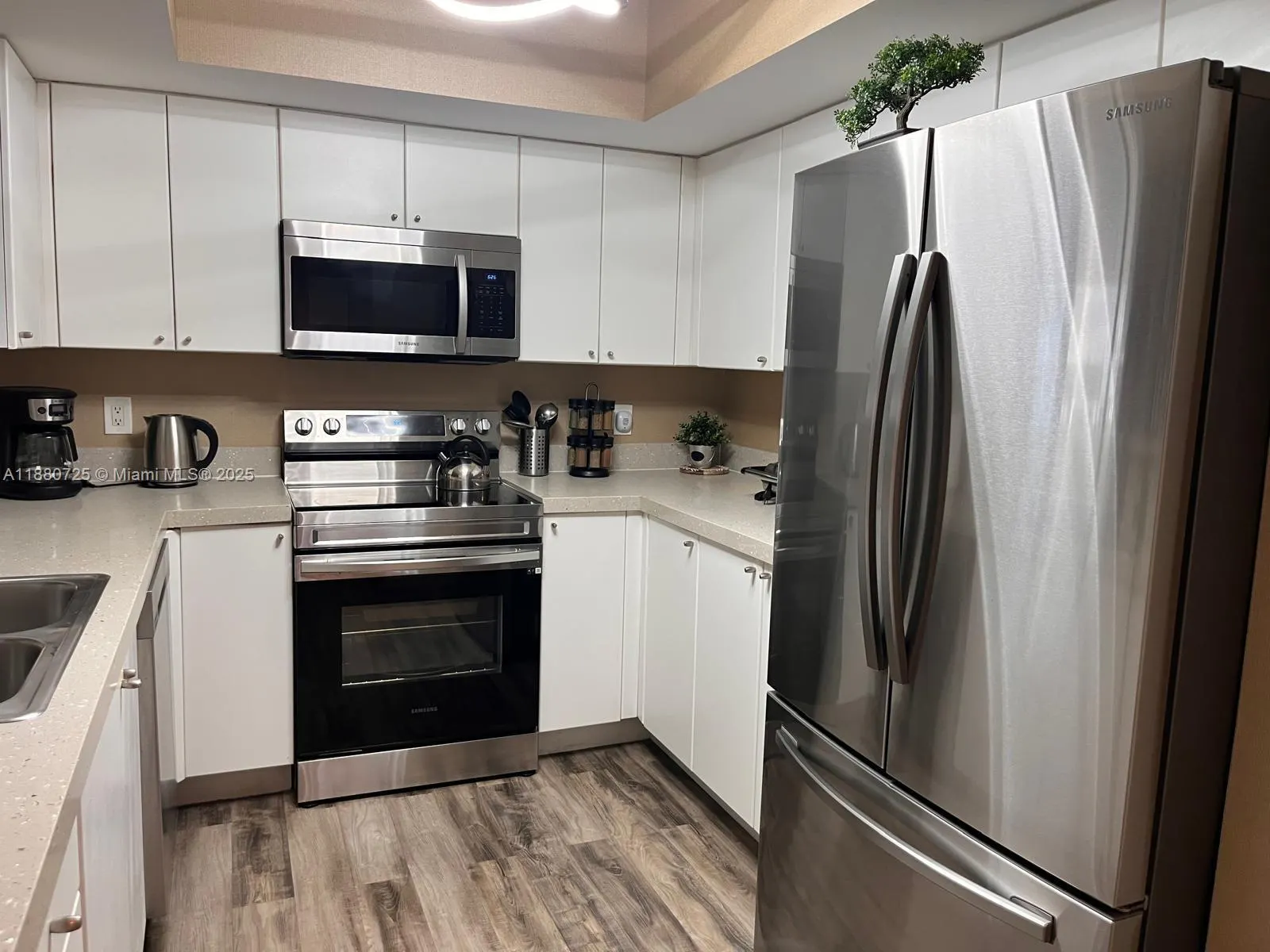 17375 COLLINS AVE, #905