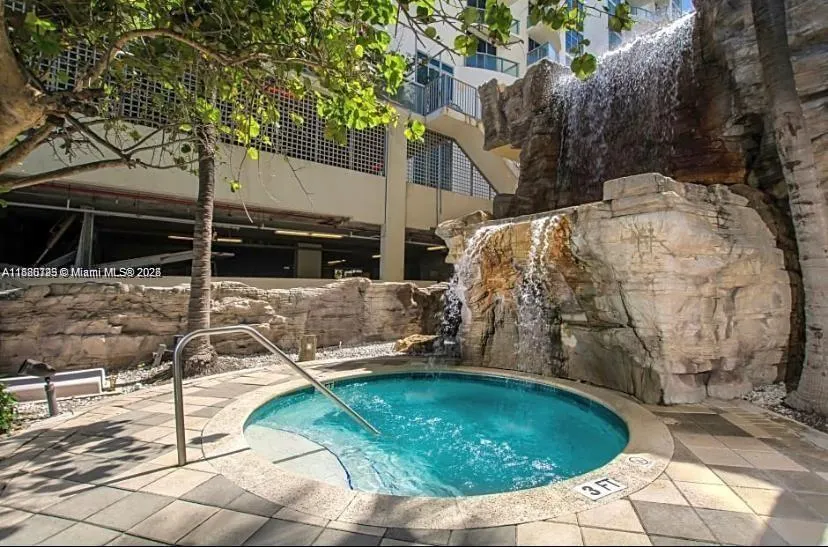 17375 COLLINS AVE, #905