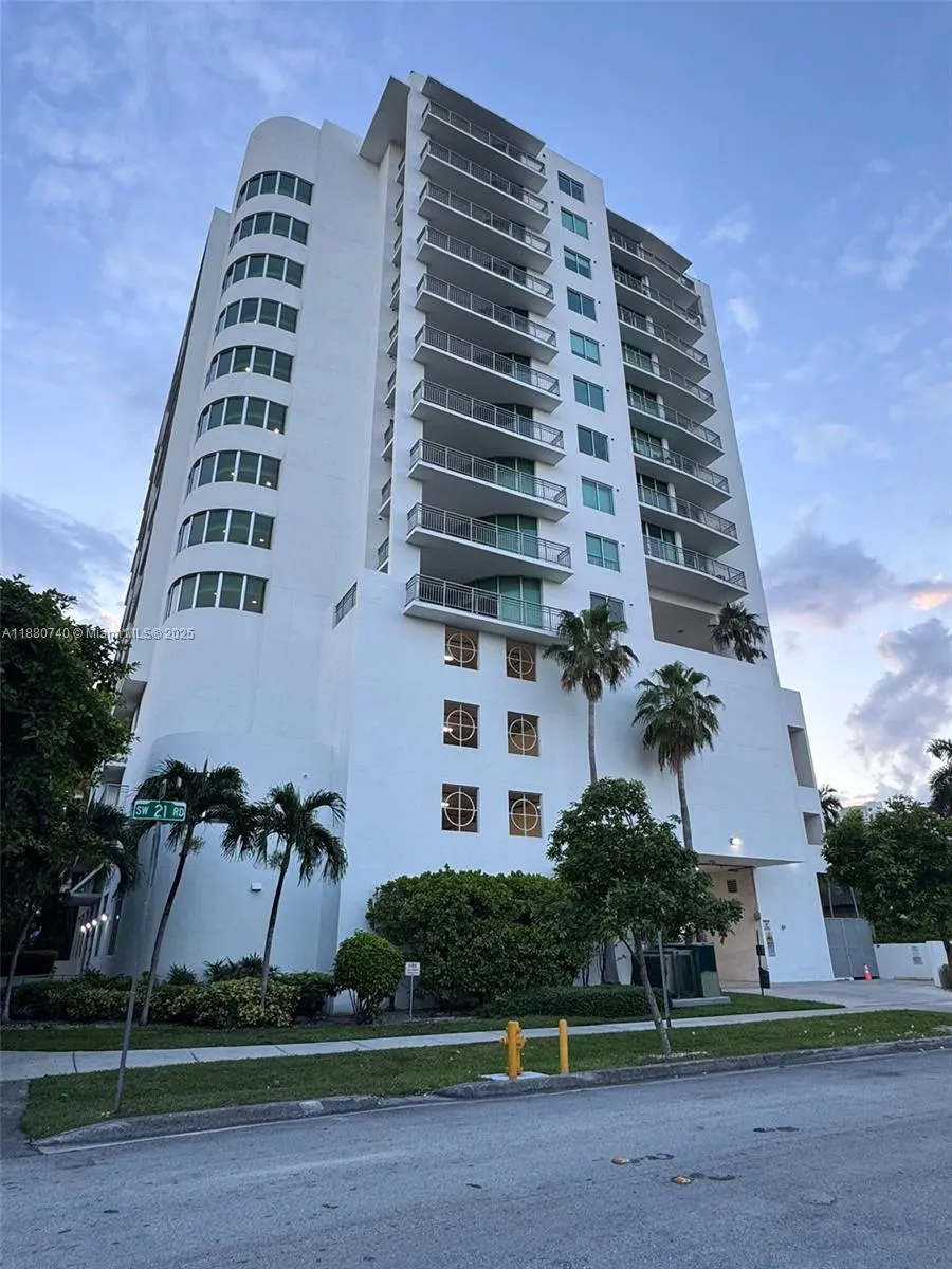 2021 SW 3rd Ave, #903