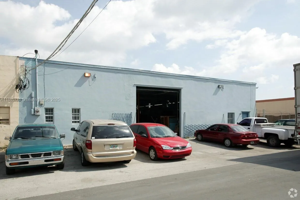 3671 NW 50th St