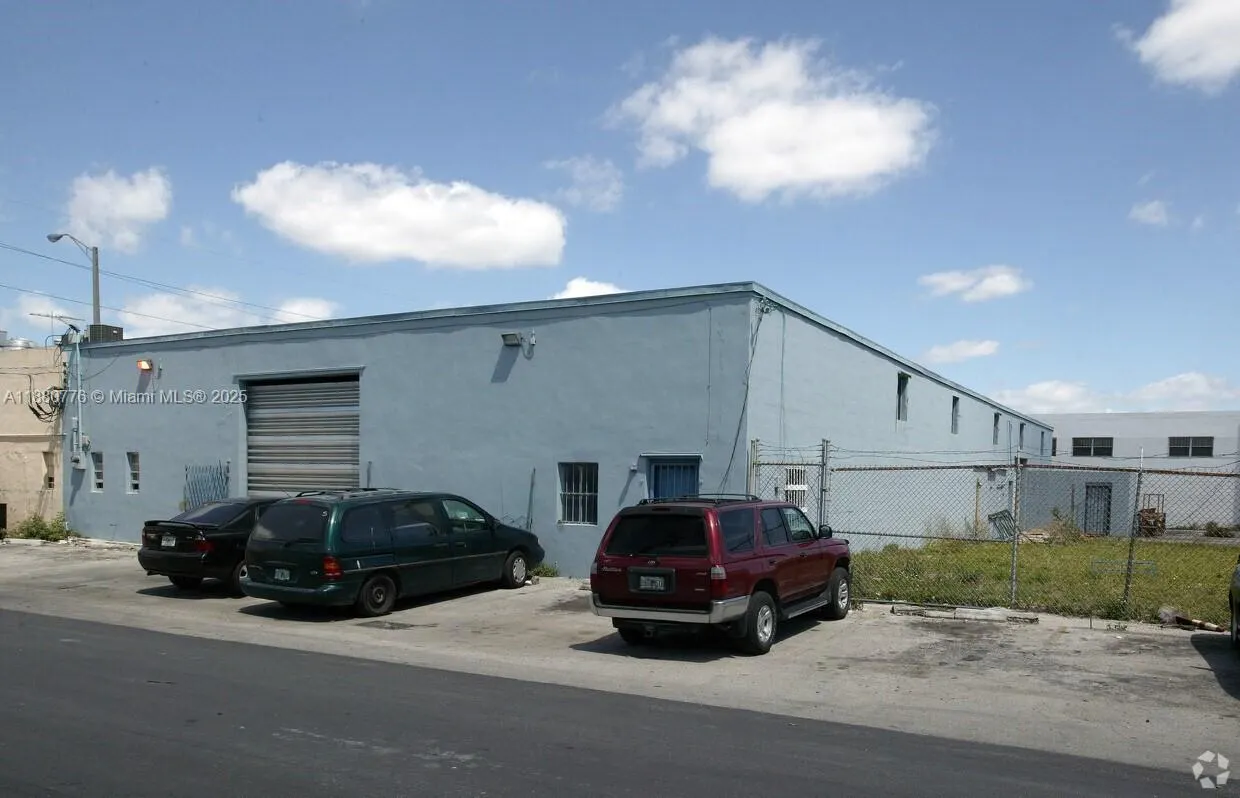 3671 NW 50th St