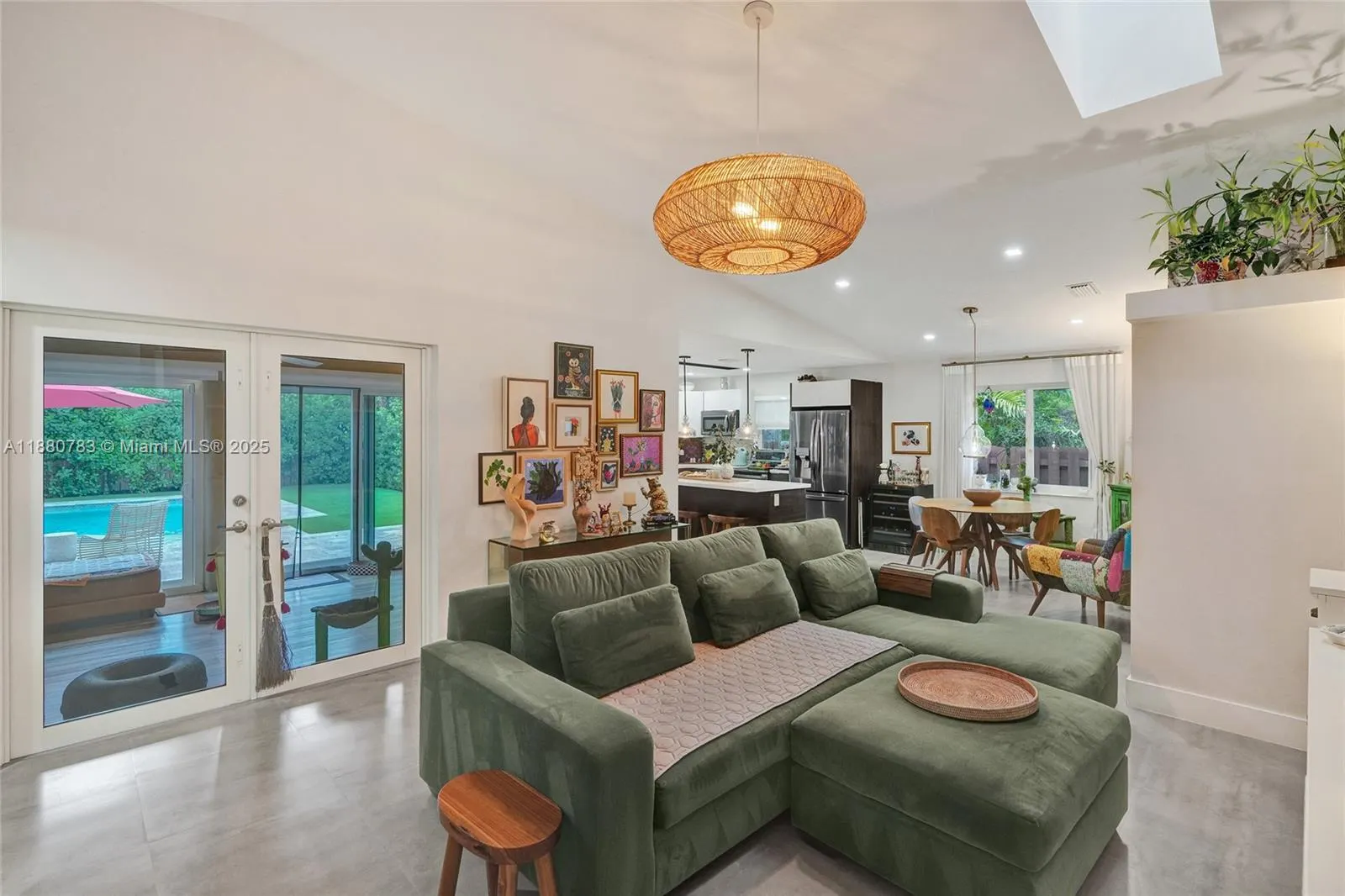 910 SW 23rd Rd