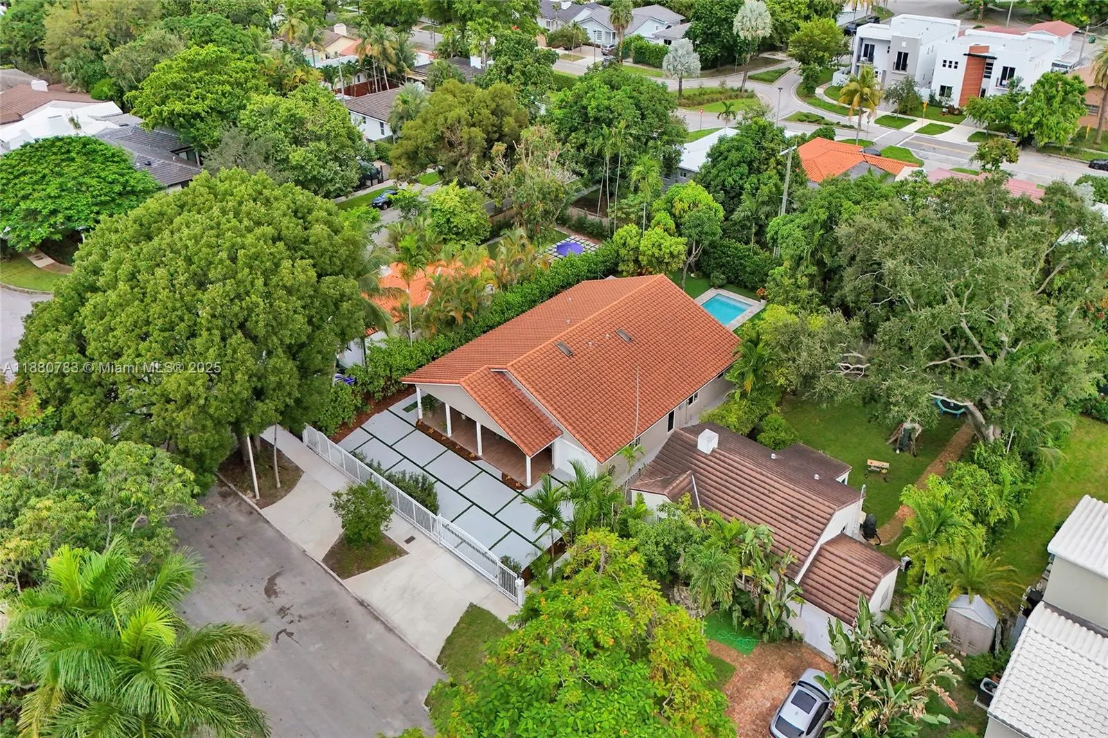 910 SW 23rd Rd