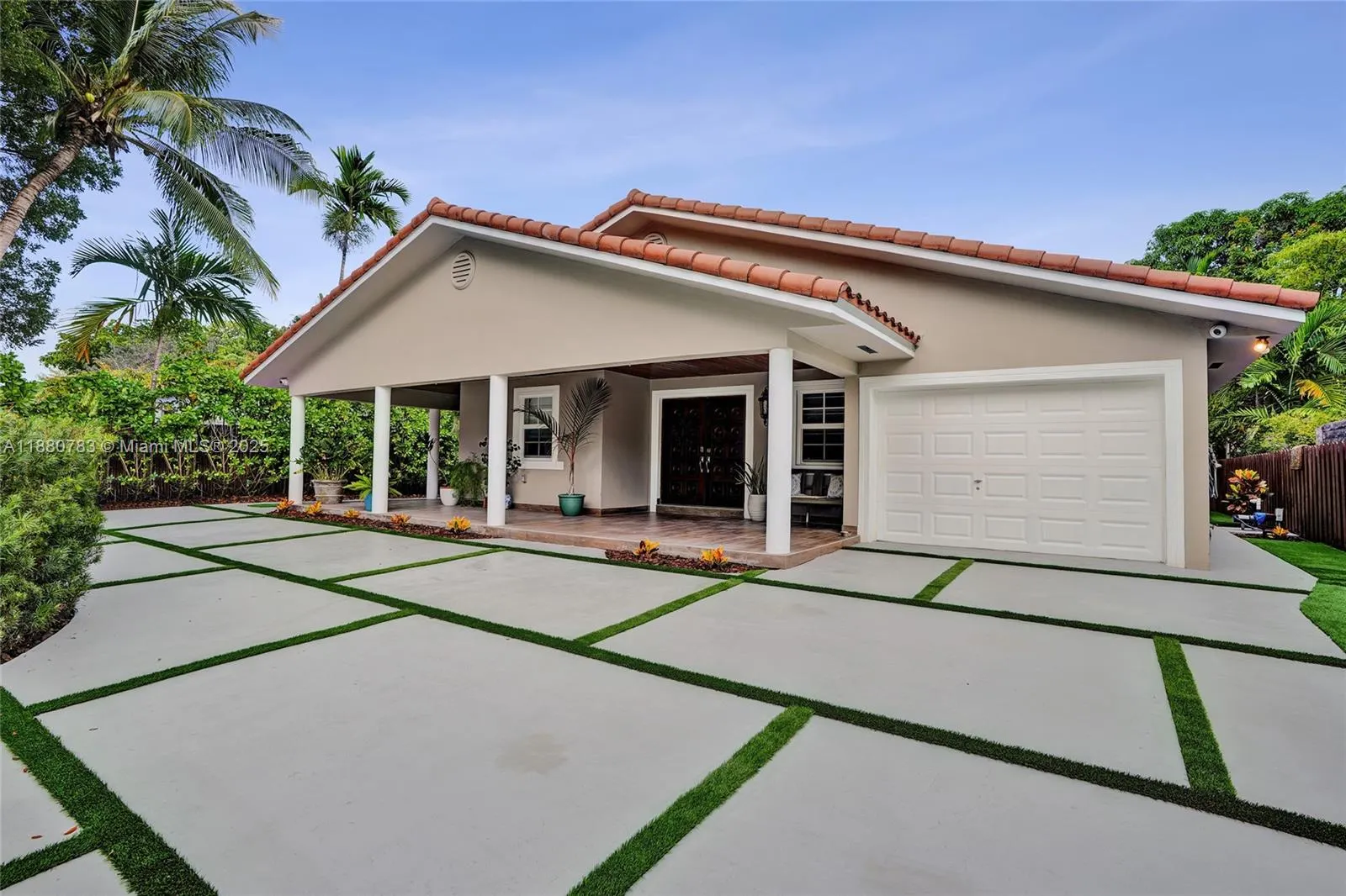 910 SW 23rd Rd
