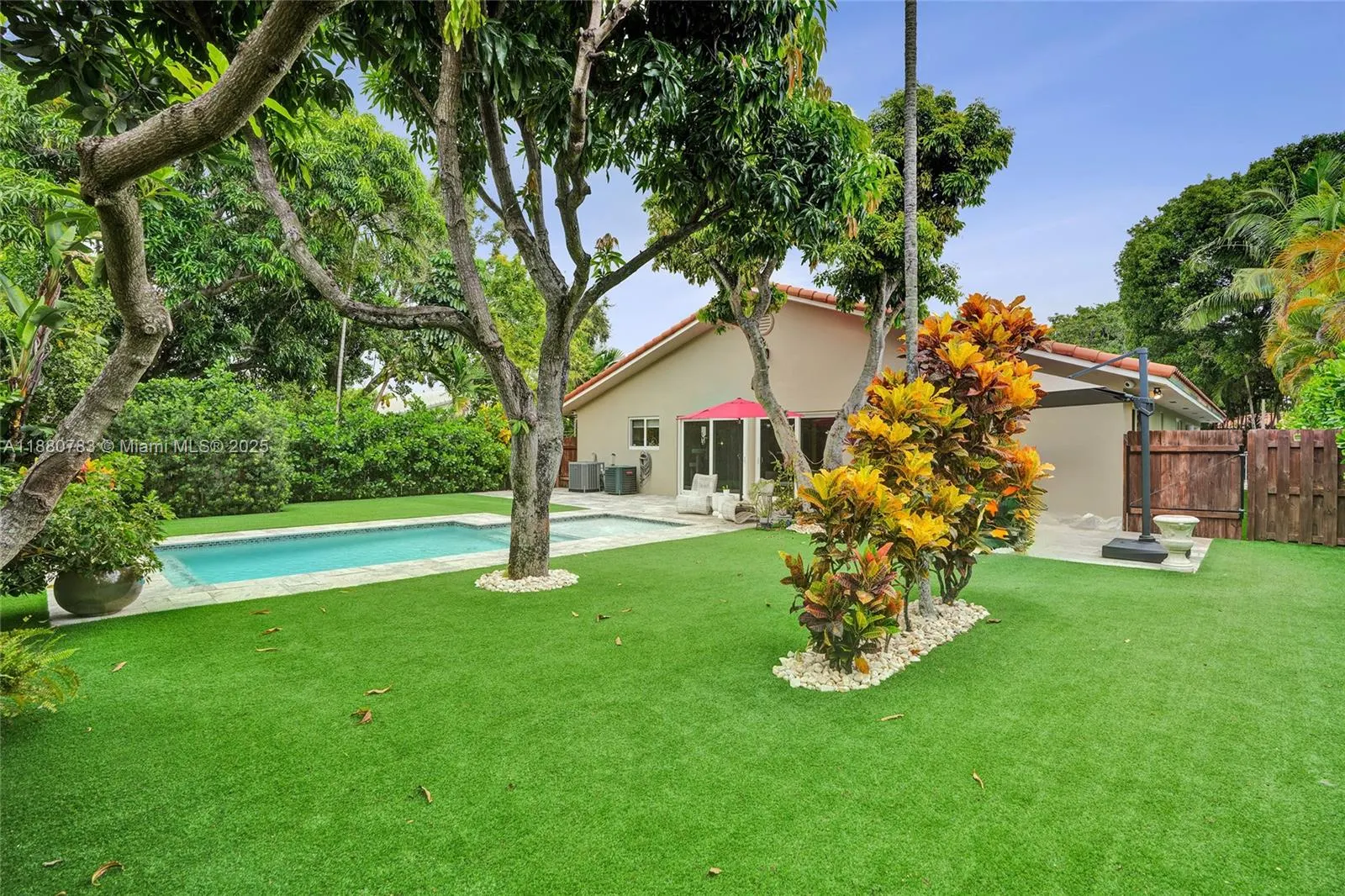 910 SW 23rd Rd